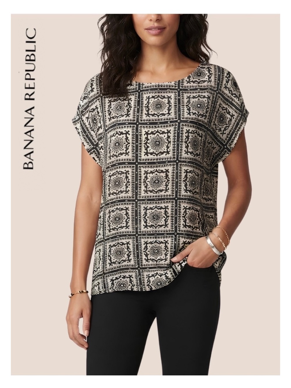 ♠️ Tunic • Like New
Banana Republic• Black & White Geometric Print Size Large